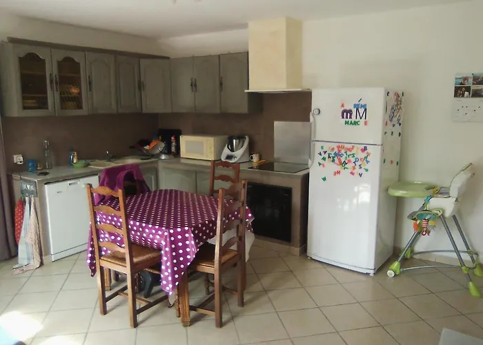 Goult A 150 M De La Piste Cyclable Maison En Campagne Avec Gde Piscine